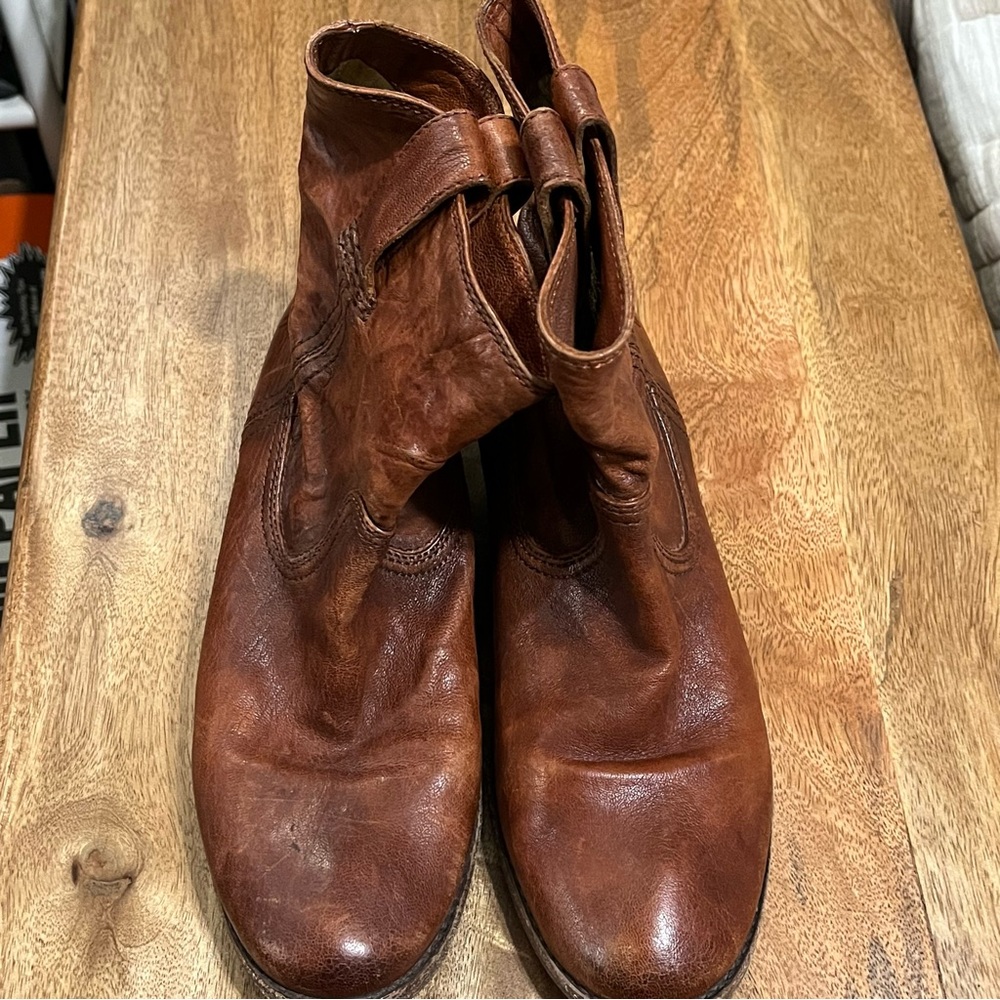 Frye Anna Shortie Pull-on Boots in Cognac - Size 7.5